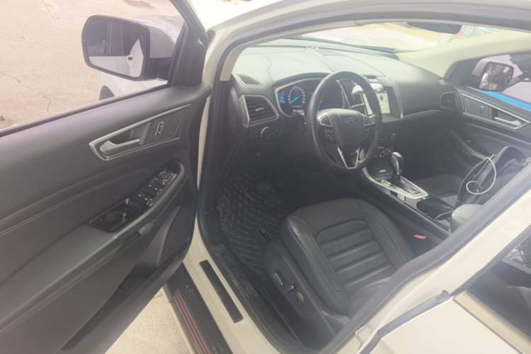 Used Ford Edge 2016 EcoBoost 245 Two-Wheel-Drive Titanium 7-Seater Driver Seat