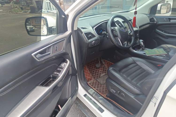 Used Ford Edge 2016 EcoBoost 245 Two-Wheel-Drive Titanium 7-Seater Driver Seat