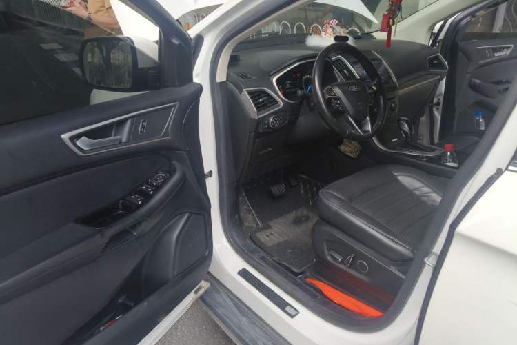 Used Ford Edge 2016 EcoBoost 245 Two-Wheel-Drive Platinum Edition 7-Seater Driver Seat