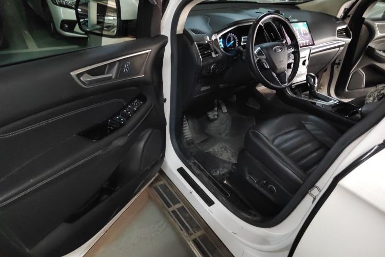 Used Ford Edge 2016 EcoBoost 245 Two-Wheel-Drive Titanium 7-Seater Driver Seat