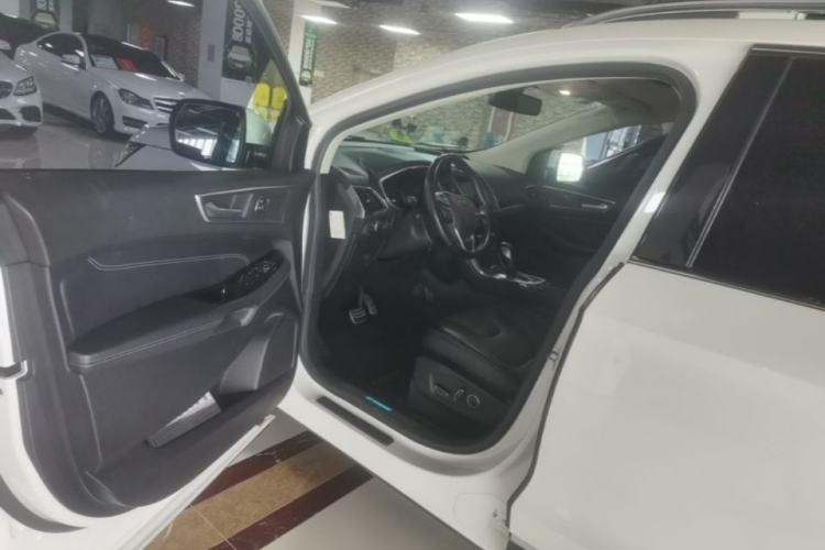 Used Ford Edge 2016 EcoBoost 245 Four-Wheel Drive Titanium 7-Seater Driver Seat