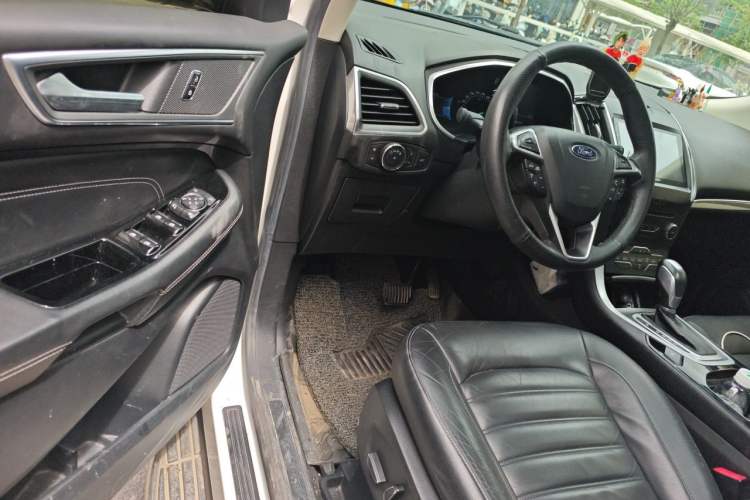 Used Ford Edge 2016 EcoBoost 245 Two-Wheel-Drive Titanium 7-Seater Driver Seat