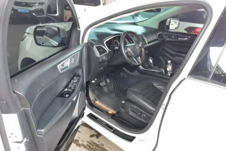 Used Ford Edge 2016 EcoBoost 245 Two-Wheel-Drive Platinum Edition 7-Seater Driver Seat
