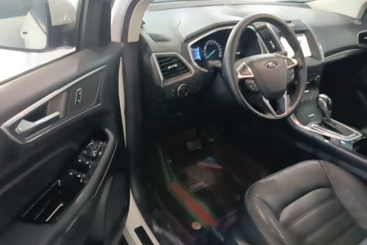 Used Ford Edge 2016 EcoBoost 245 Two-Wheel-Drive Titanium 7-Seater Driver Seat
