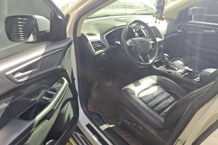 Used Ford Edge 2016 EcoBoost 245 Two-Wheel-Drive Titanium 7-Seater Driver Seat