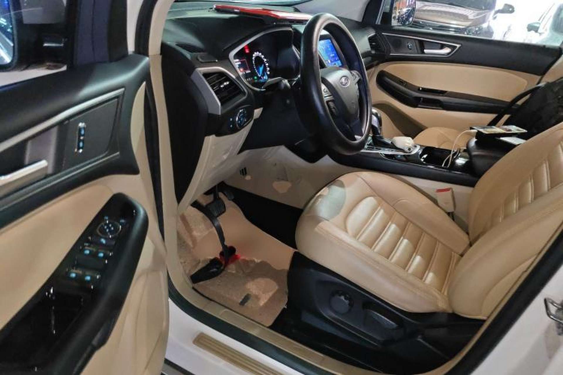 Used Ford Edge 2016 EcoBoost 245 Two-Wheel-Drive Titanium 5-Seater Driver Seat