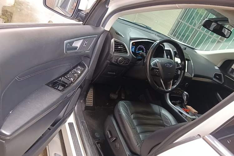 Used Ford Edge 2016 EcoBoost 245 Two-Wheel-Drive Titanium 7-Seater Driver Seat