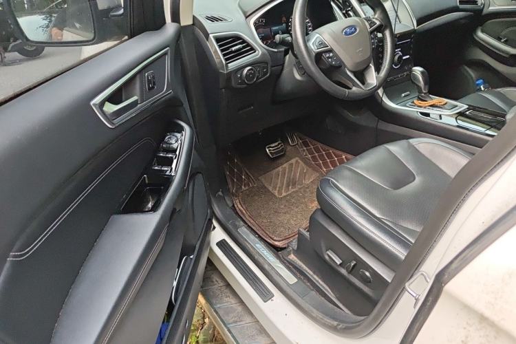 Used Ford Edge 2016 EcoBoost 245 Four-Wheel Drive Titanium 7-Seater Driver Seat