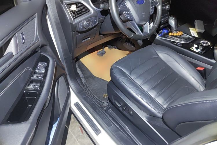 Used Ford Edge 2016 EcoBoost 245 Two-Wheel-Drive Titanium 7-Seater Driver Seat