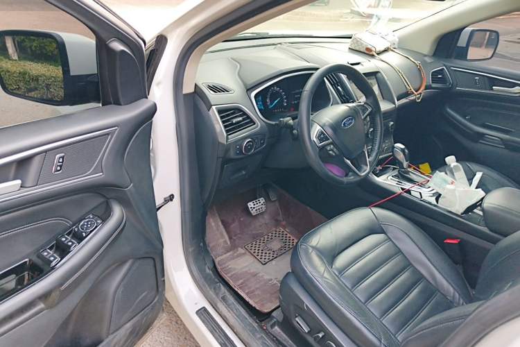 Used Ford Edge 2016 EcoBoost 245 Two-Wheel-Drive Titanium 7-Seater Driver Seat