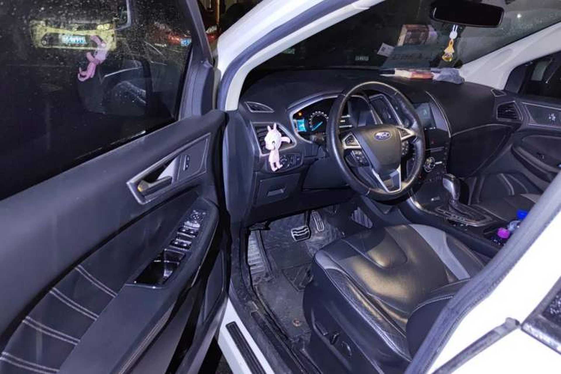 Used Ford Edge 2016 EcoBoost 330 V6 Four-Wheel Drive Sporty 7-Seater Driver Seat