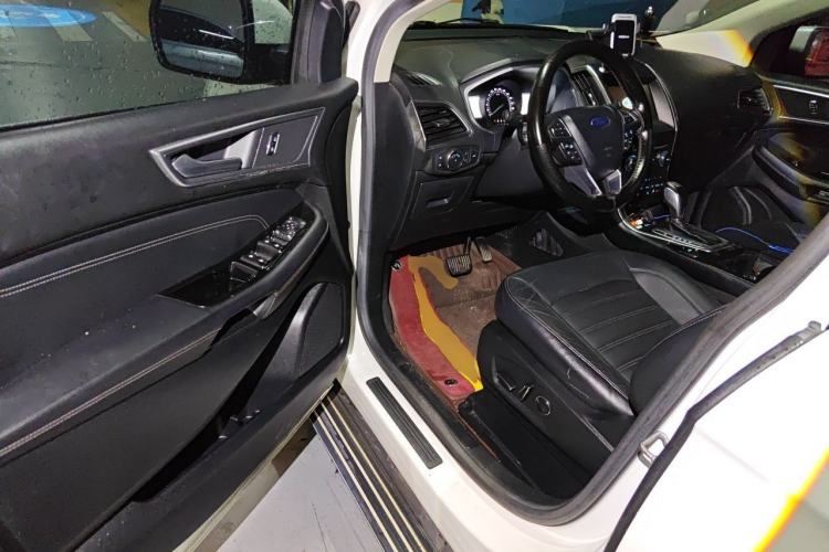 Used Ford Edge 2016 EcoBoost 245 Two-Wheel-Drive Titanium 7-Seater Driver Seat