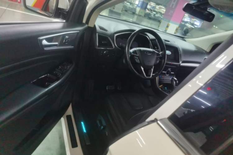 Used Ford Edge 2016 EcoBoost 245 Four-Wheel Drive Titanium 7-Seater Driver Seat