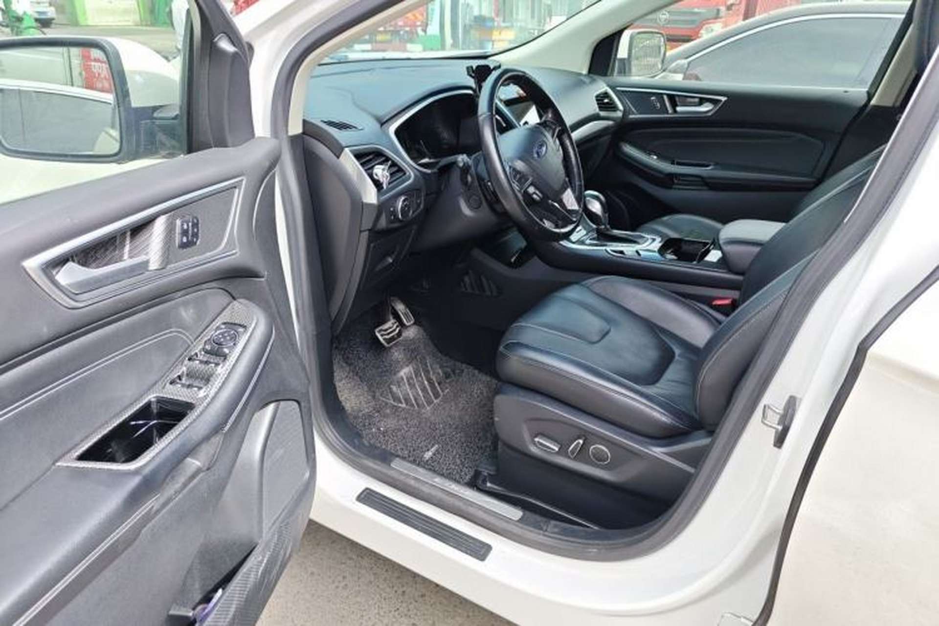 Used Ford Edge 2016 EcoBoost 245 Four-Wheel Drive Titanium 7-Seater Driver Seat