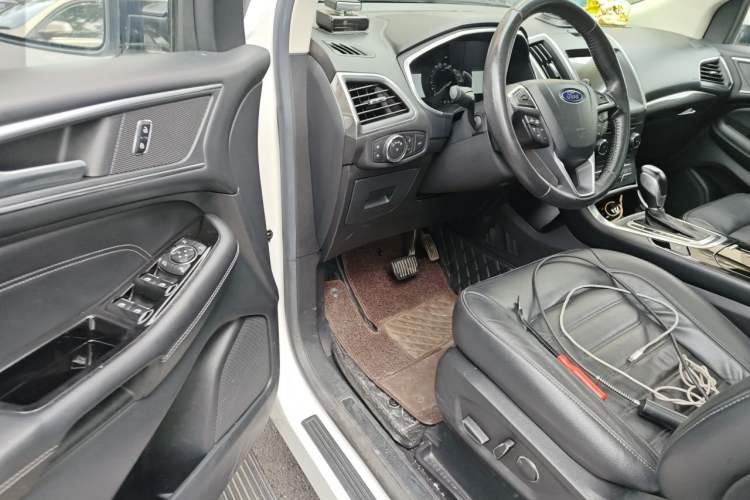 Used Ford Edge 2016 EcoBoost 245 Two-Wheel-Drive Titanium 7-Seater Driver Seat