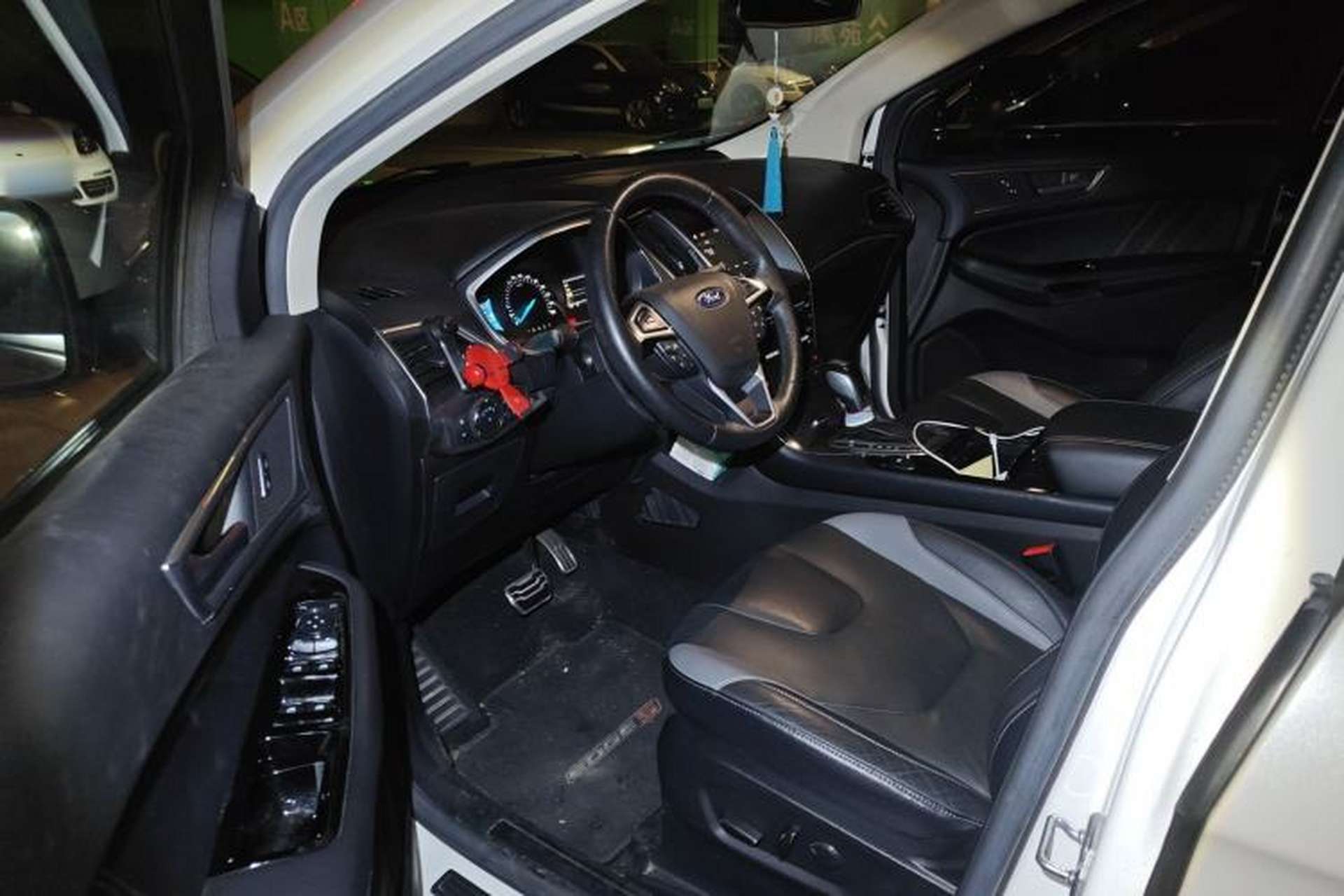 Used Ford Edge 2016 EcoBoost 330 V6 Four-Wheel Drive Sporty 7-Seater Driver Seat