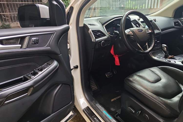 Used Ford Edge 2016 EcoBoost 245 Four-Wheel Drive Titanium 7-Seater Driver Seat