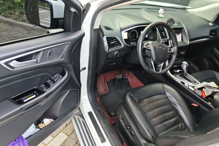 Used Ford Edge 2016 EcoBoost 245 Two-Wheel-Drive Titanium 7-Seater Driver Seat