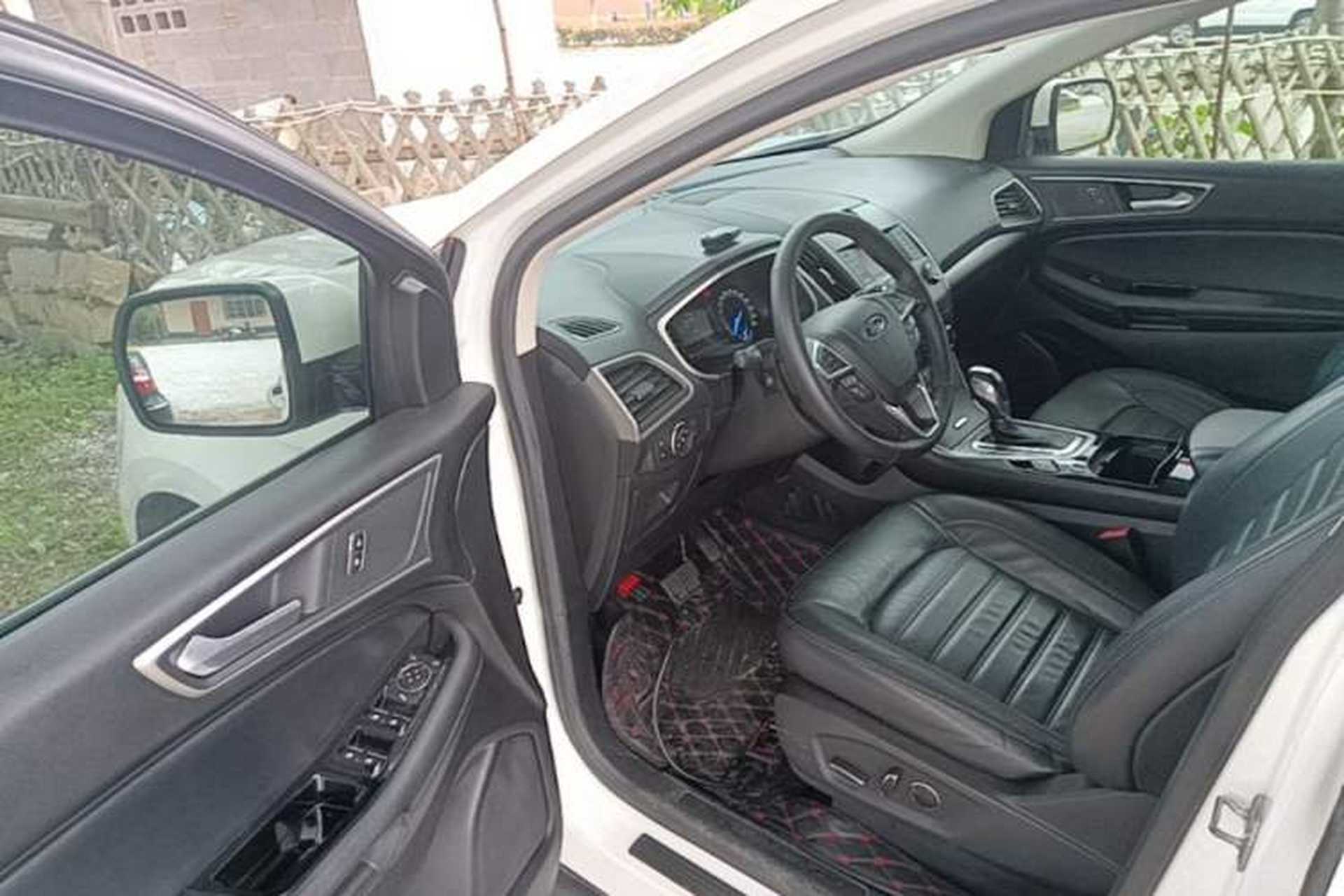 Used Ford Edge 2016 EcoBoost 245 Two-Wheel-Drive Platinum Edition 7-Seater Driver Seat