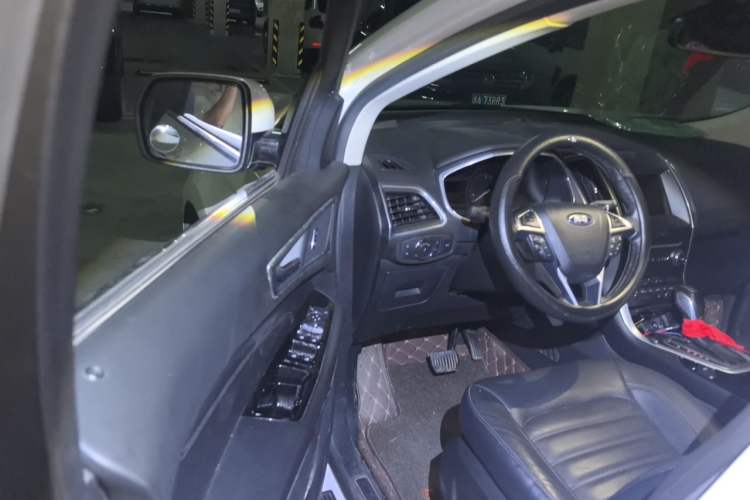 Used Ford Edge 2016 EcoBoost 245 Two-Wheel-Drive Titanium 7-Seater Driver Seat