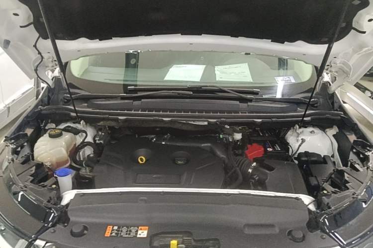 Used Ford Edge 2016 EcoBoost 245 Two-Wheel-Drive Titanium 7-Seater Engine Bay