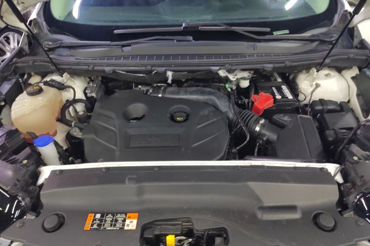 Used Ford Edge 2016 EcoBoost 245 Two-Wheel-Drive Titanium 7-Seater Engine Bay