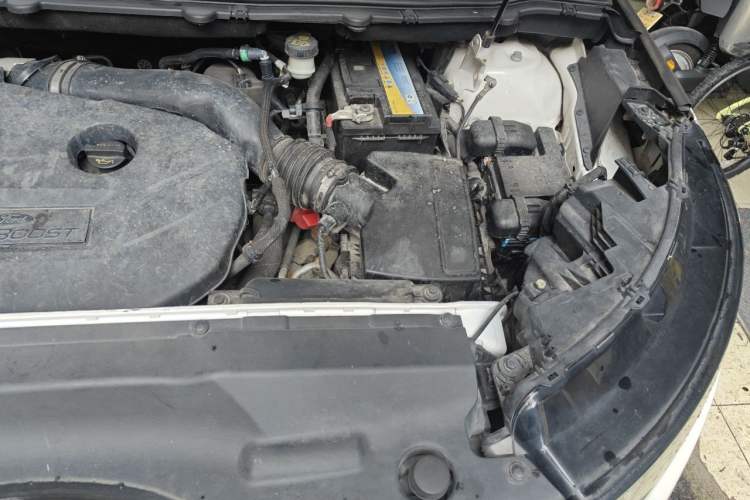 Used Ford Edge 2016 EcoBoost 245 Two-Wheel-Drive Titanium 7-Seater Engine Bay Left