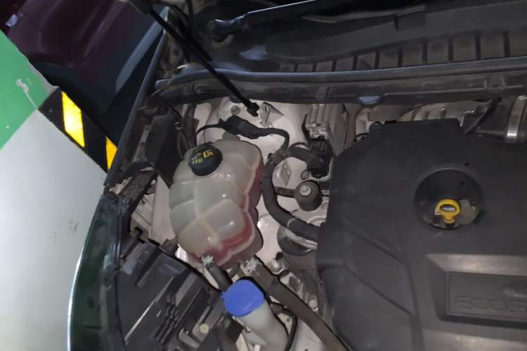 Used Ford Edge 2016 EcoBoost 245 Two-Wheel-Drive Titanium 7-Seater Engine Bay Right