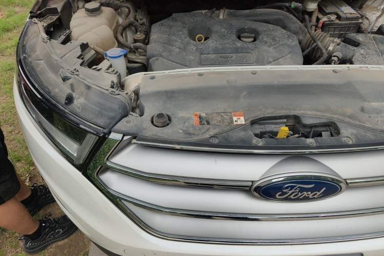 Used Ford Edge 2016 EcoBoost 245 Two-Wheel-Drive Titanium 7-Seater Engine Bay Right