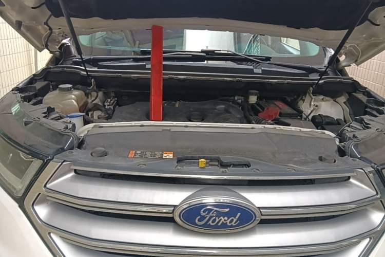 Used Ford Edge 2016 EcoBoost 245 Two-Wheel-Drive Titanium 7-Seater Engine Bay