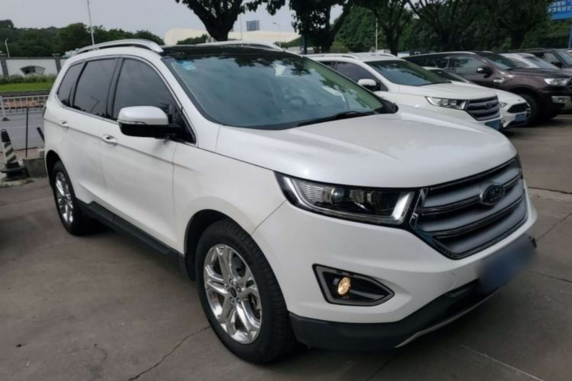 Used Ford Edge 2016 EcoBoost 245 Two-Wheel-Drive Titanium 7-Seater Exterior 1