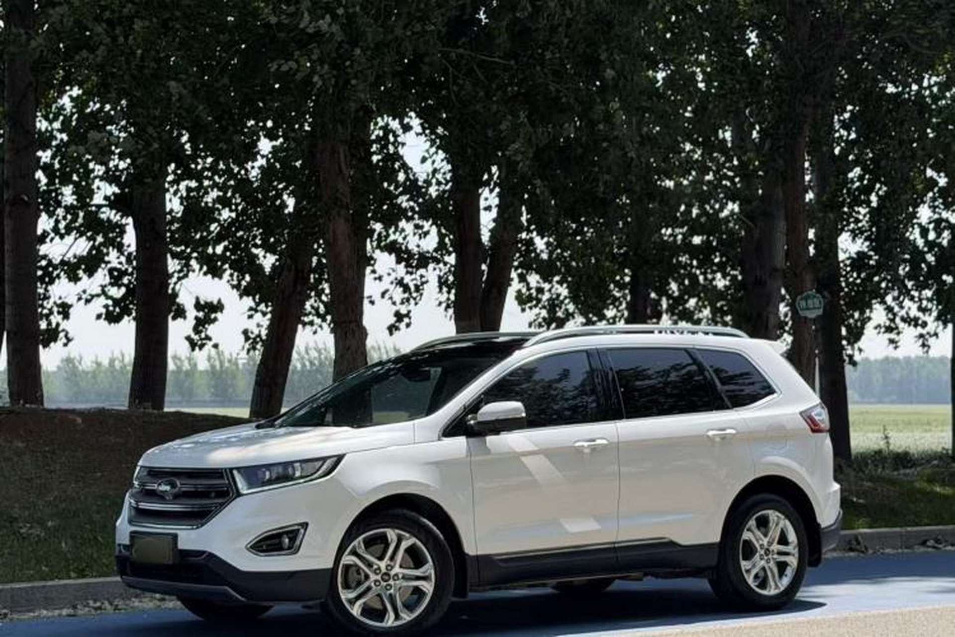 Used Ford Edge 2016 EcoBoost 245 Two-Wheel-Drive Titanium 7-Seater Exterior 2