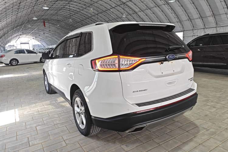 Used Ford Edge 2016 EcoBoost 245 Two-Wheel-Drive Titanium 5-Seater Exterior 3