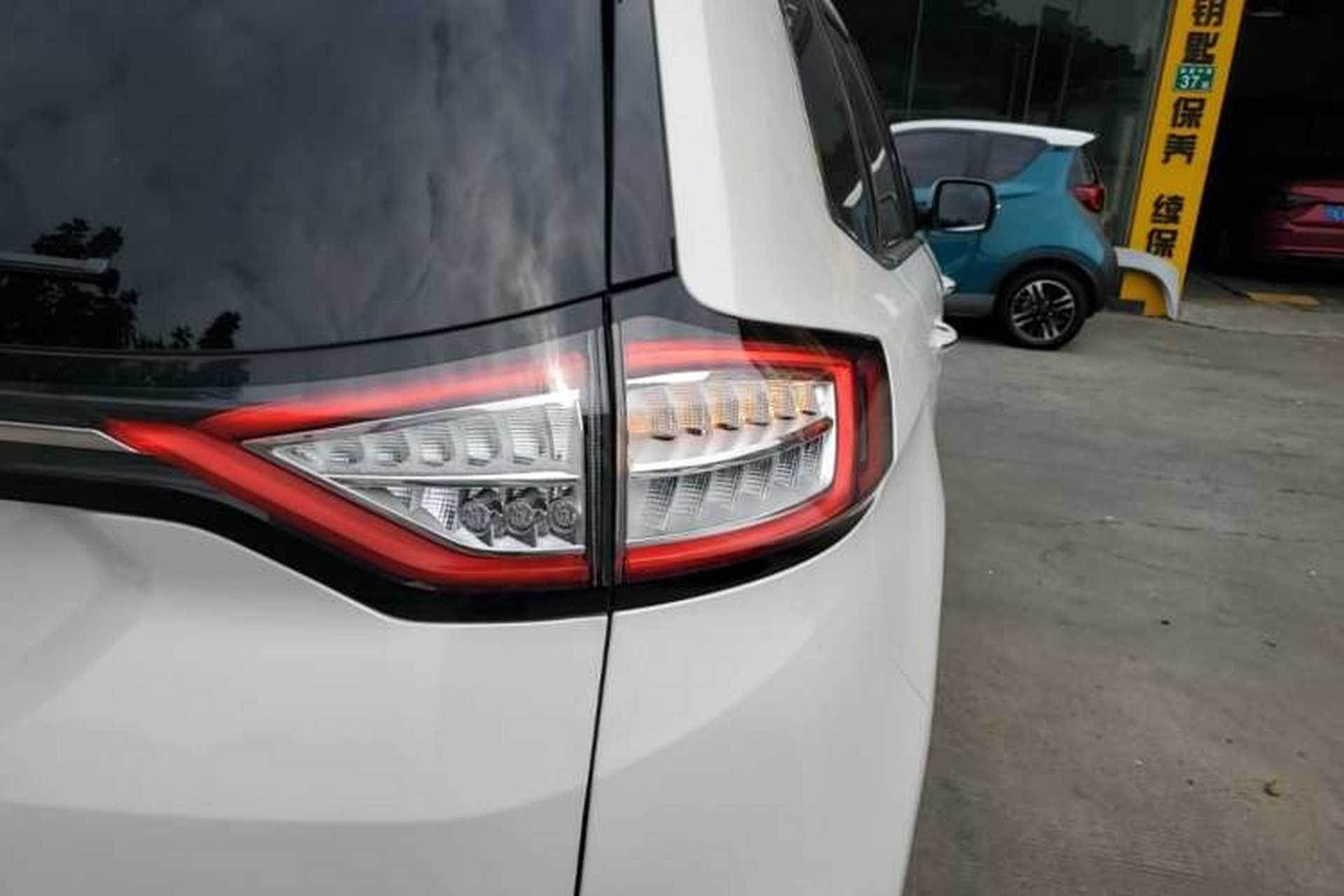 Used Ford Edge 2016 EcoBoost 245 Two-Wheel-Drive Titanium 7-Seater Exterior 3