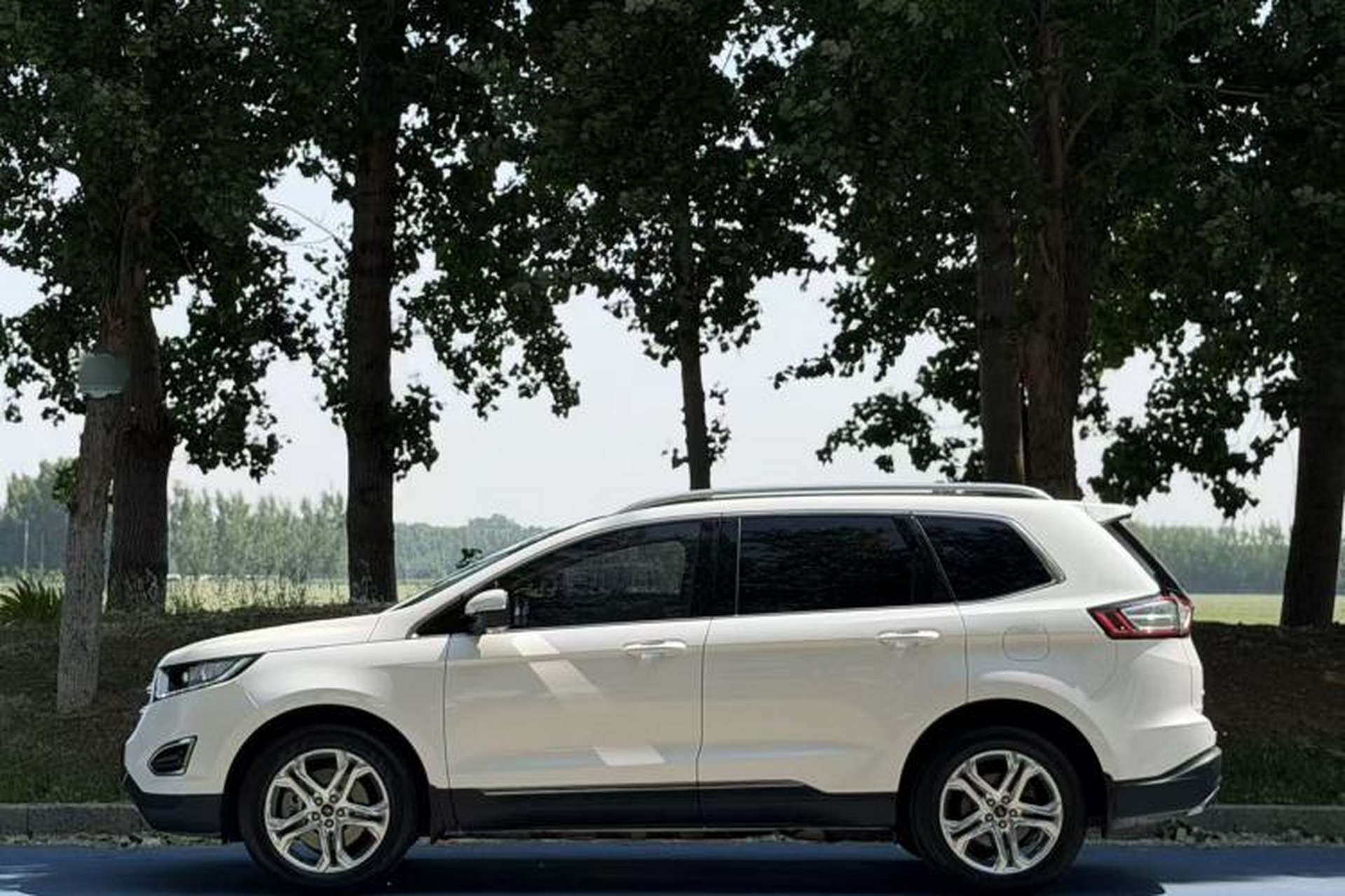 Used Ford Edge 2016 EcoBoost 245 Two-Wheel-Drive Titanium 7-Seater Exterior 3