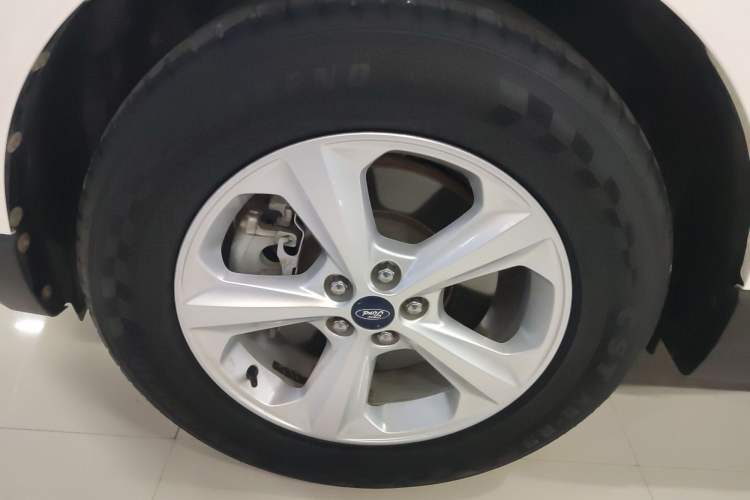 Used Ford Edge 2016 EcoBoost 245 Two-Wheel-Drive Titanium 5-Seater Exterior 4