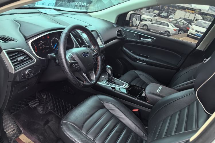 Used Ford Edge 2016 EcoBoost 245 Two-Wheel-Drive Platinum Edition 7-Seater Exterior 4