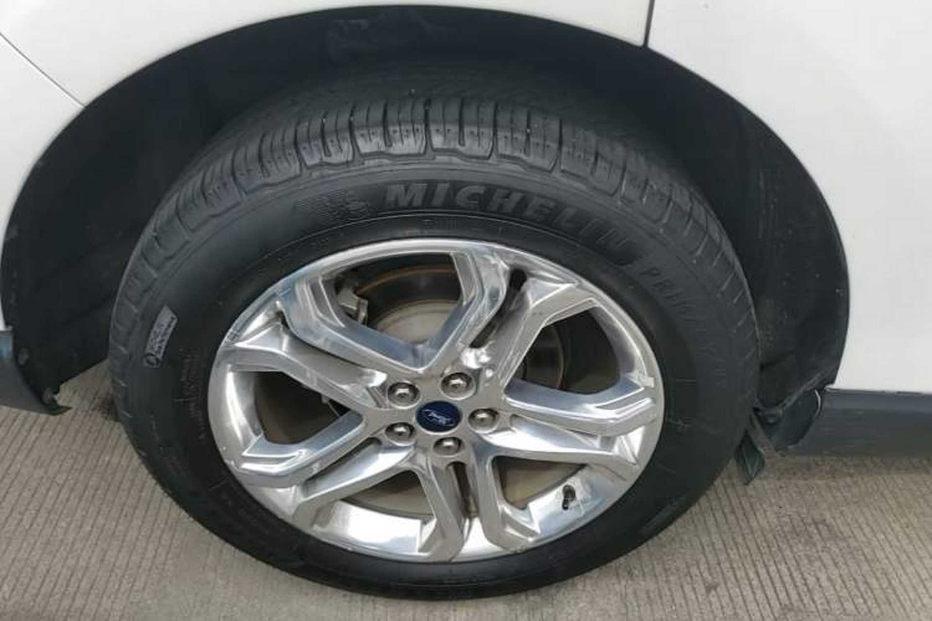 Used Ford Edge 2016 EcoBoost 245 Two-Wheel-Drive Titanium 7-Seater Exterior 5