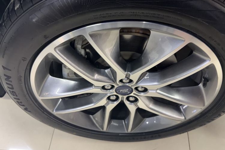 Used Ford Edge 2016 EcoBoost 330 V6 Four-Wheel-Drive Flagship Model with 7 Seats Exterior 5