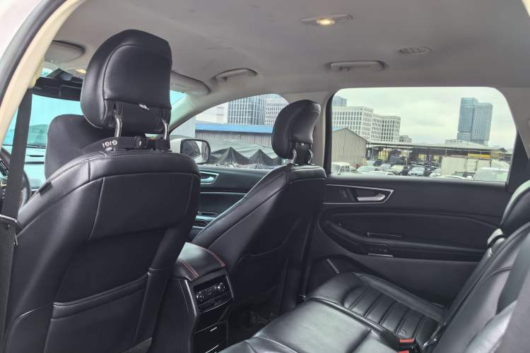 Used Ford Edge 2016 EcoBoost 245 Two-Wheel-Drive Platinum Edition 7-Seater Exterior 5