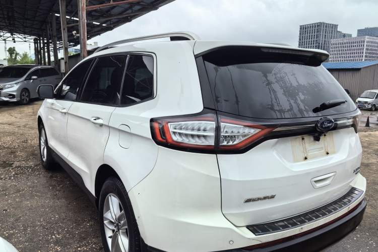 Used Ford Edge 2016 EcoBoost 245 Two-Wheel-Drive Platinum Edition 7-Seater Exterior 7