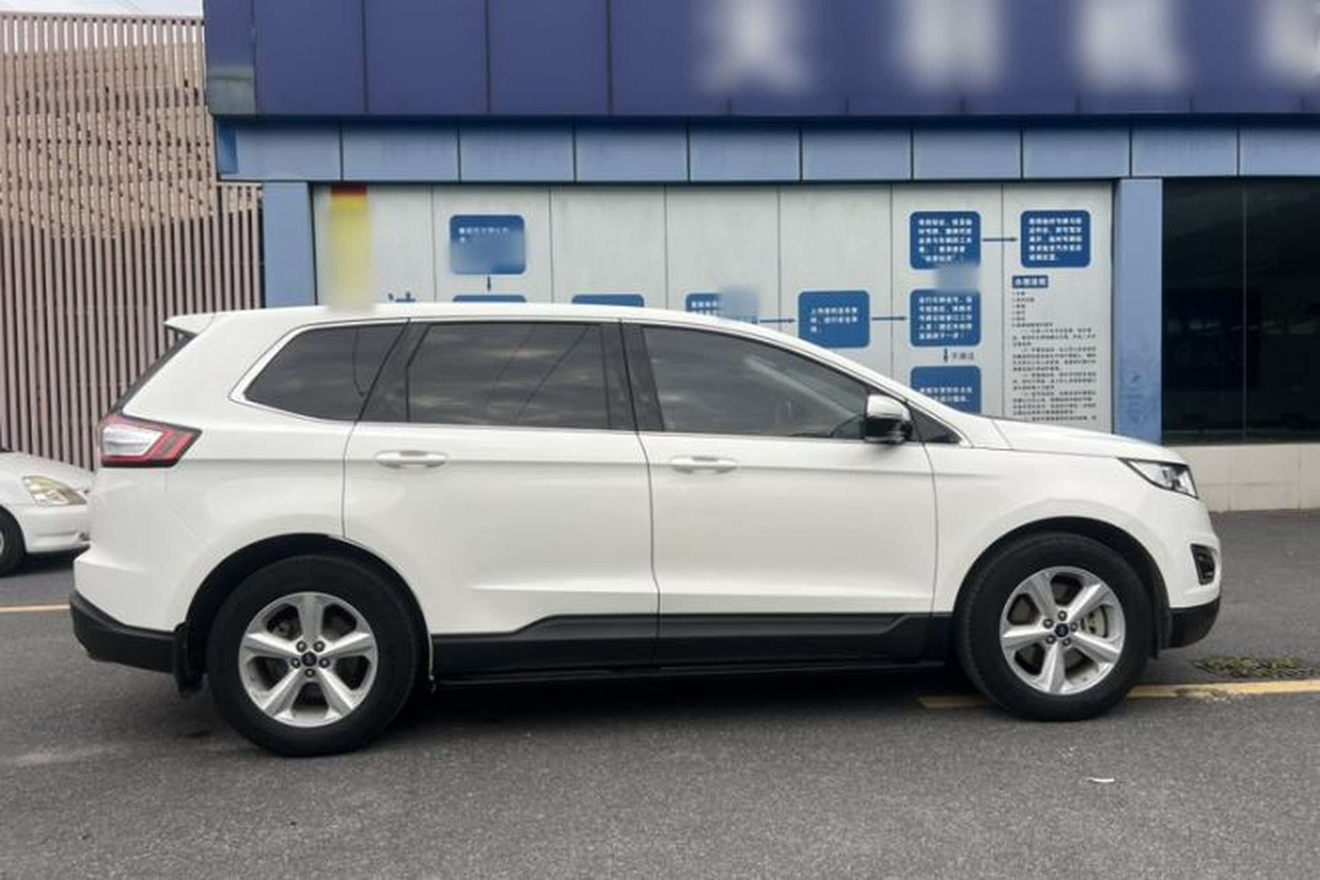 Used Ford Edge 2016 EcoBoost 245 Two-Wheel-Drive Titanium 5-Seater Exterior 9