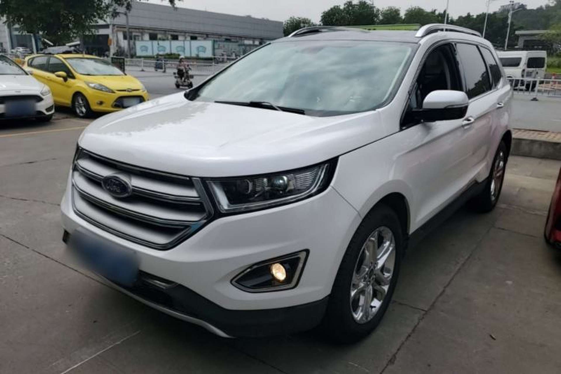 Used Ford Edge 2016 EcoBoost 245 Two-Wheel-Drive Titanium 7-Seater Front Left 45 Deg