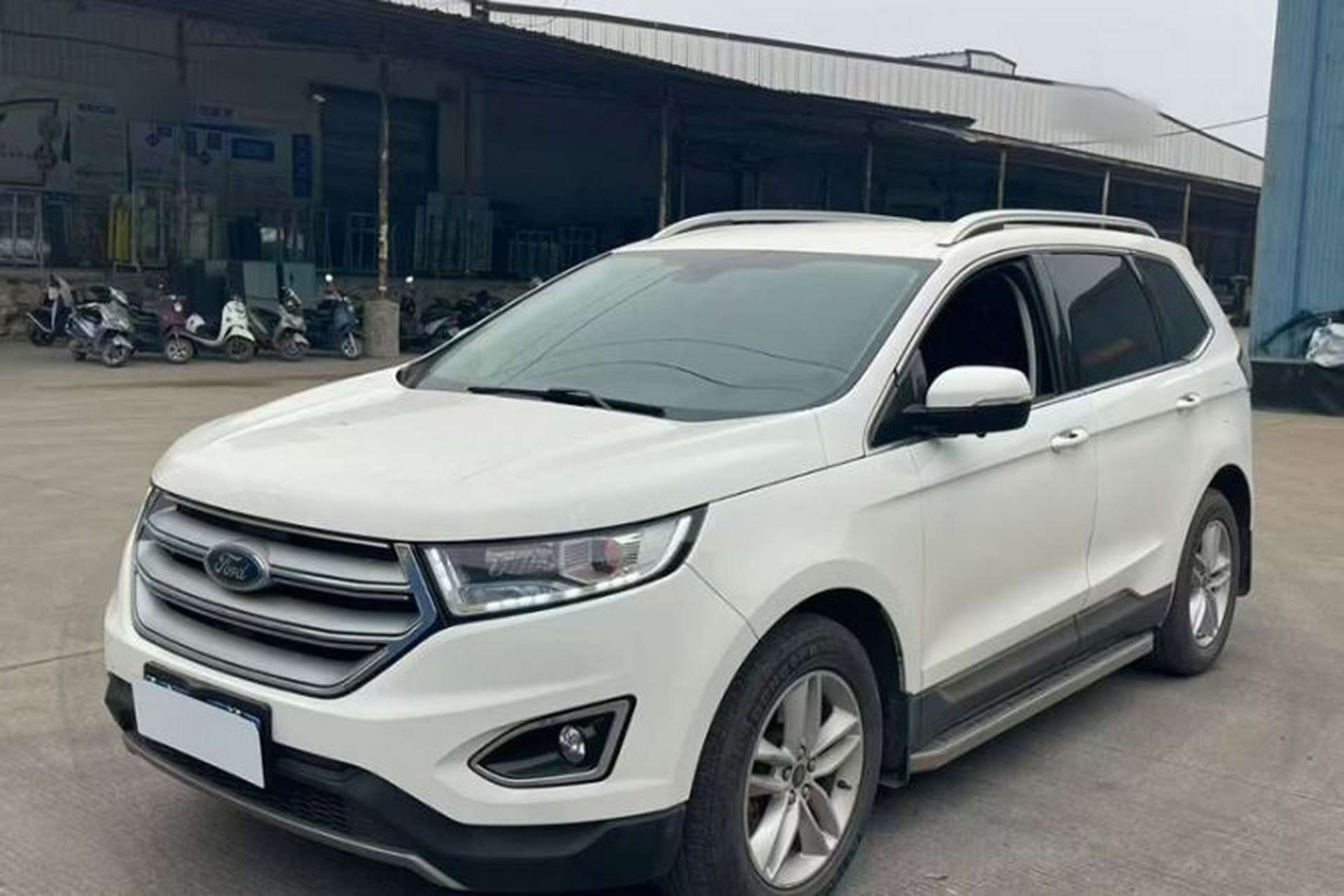 Used Ford Edge 2016 EcoBoost 245 Two-Wheel-Drive Platinum Edition 7-Seater Front Left 45 Deg