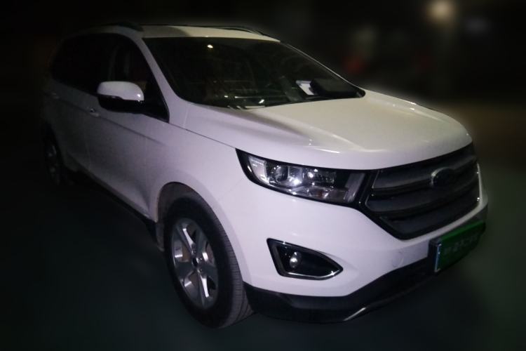 Used Ford Edge 2016 EcoBoost 245 Two-Wheel-Drive Titanium 5-Seater Front Right 45 Deg