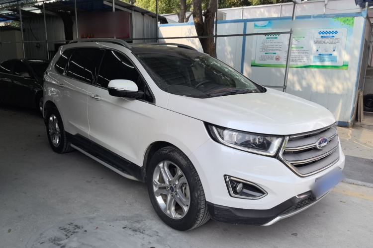 Used Ford Edge 2016 EcoBoost 245 Two-Wheel-Drive Titanium 7-Seater Front Right 45 Deg
