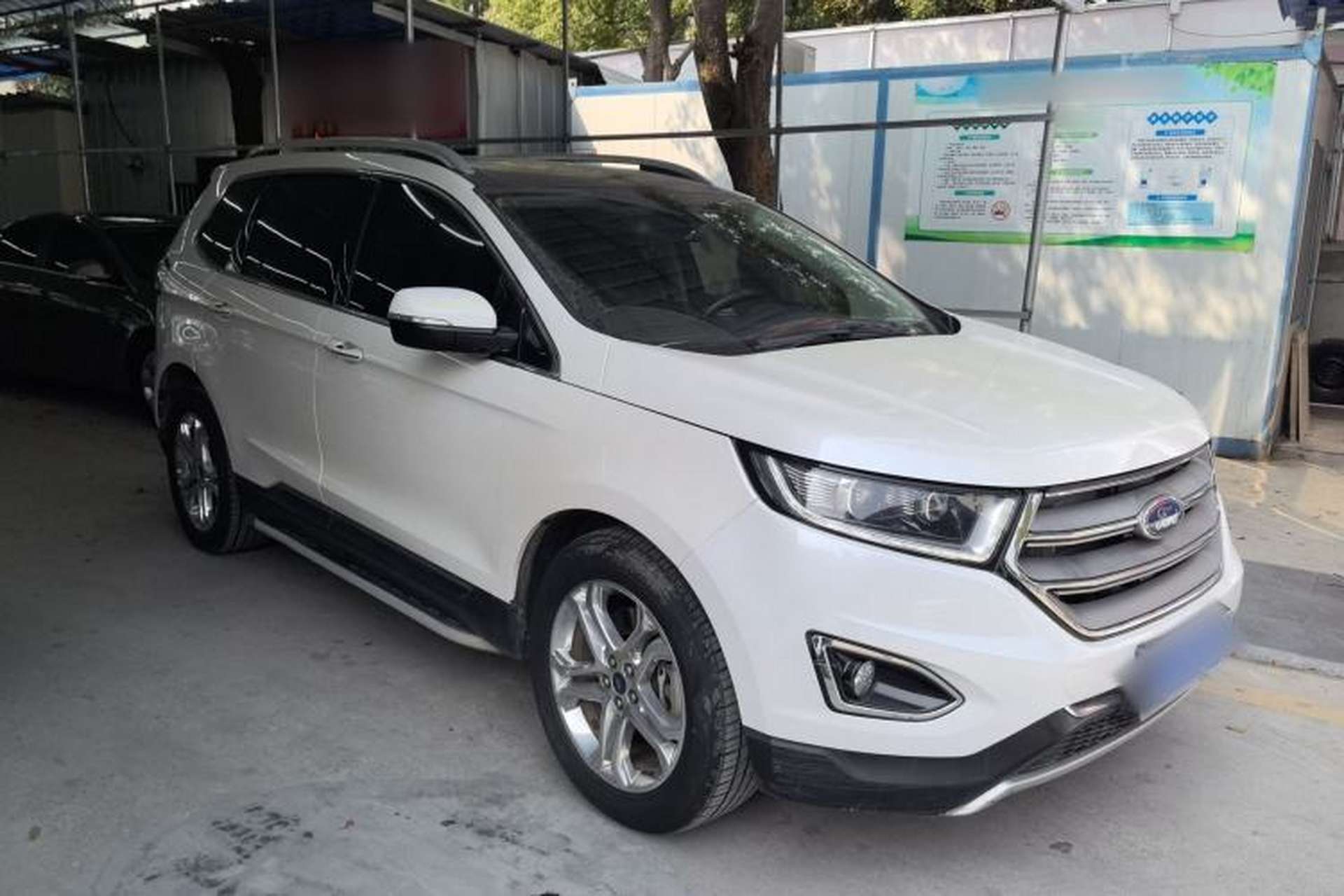 Used Ford Edge 2016 EcoBoost 245 Two-Wheel-Drive Titanium 7-Seater Front Right 45 Deg