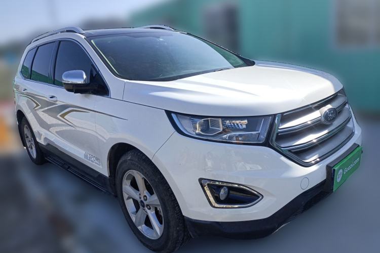 Used Ford Edge 2016 EcoBoost 245 Two-Wheel-Drive Titanium 5-Seater Front Right 45 Deg