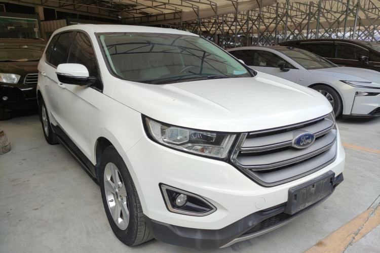 Used Ford Edge 2016 EcoBoost 245 Two-Wheel-Drive Titanium 5-Seater Front Right 45 Deg
