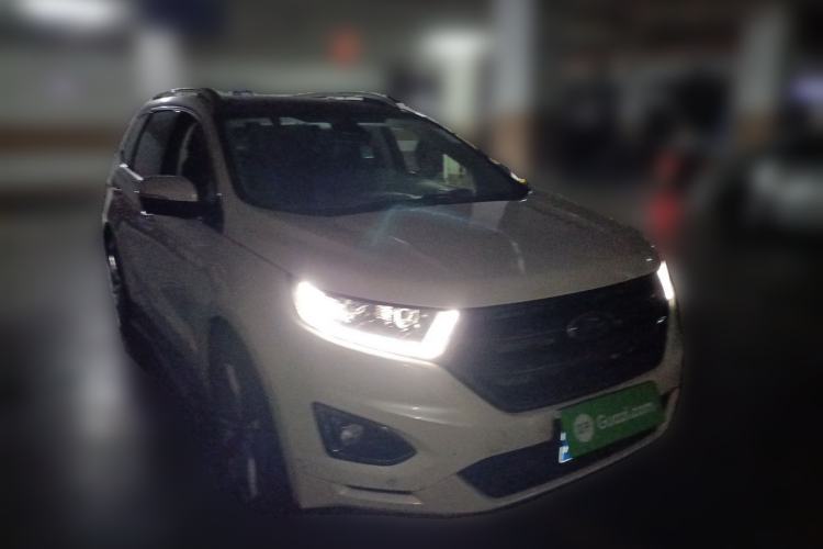 Used Ford Edge 2016 EcoBoost 330 V6 Four-Wheel Drive Sporty 7-Seater Front Right 45 Deg
